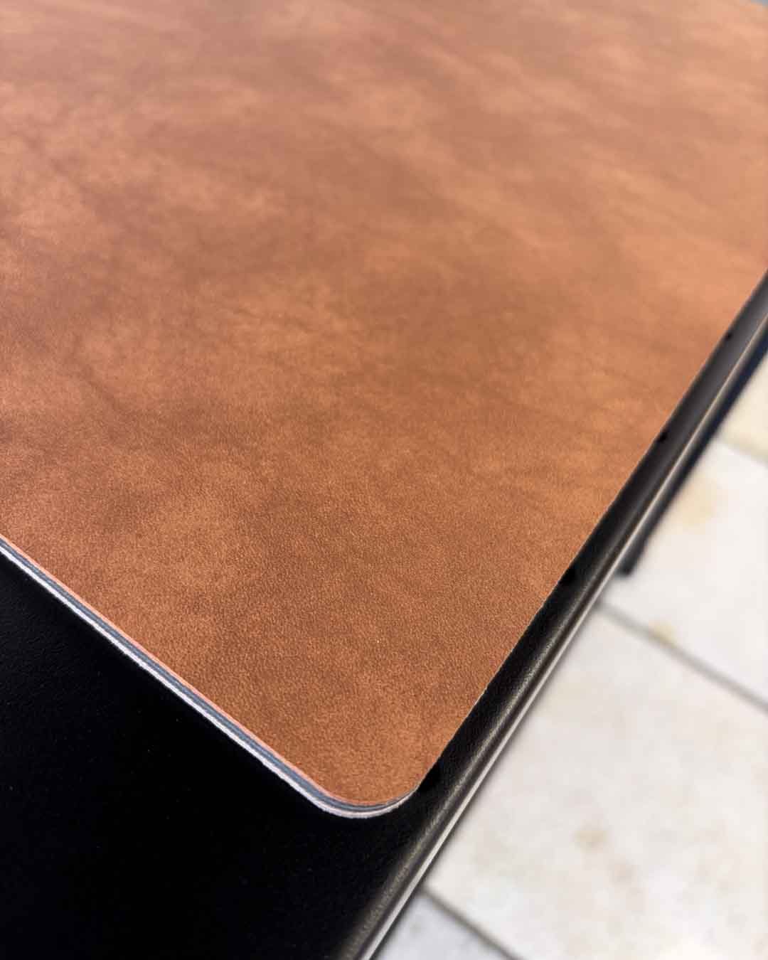 Materialmix im Interior Design: Stahl, recyceltes Leder und Aluminium richtig kombinieren