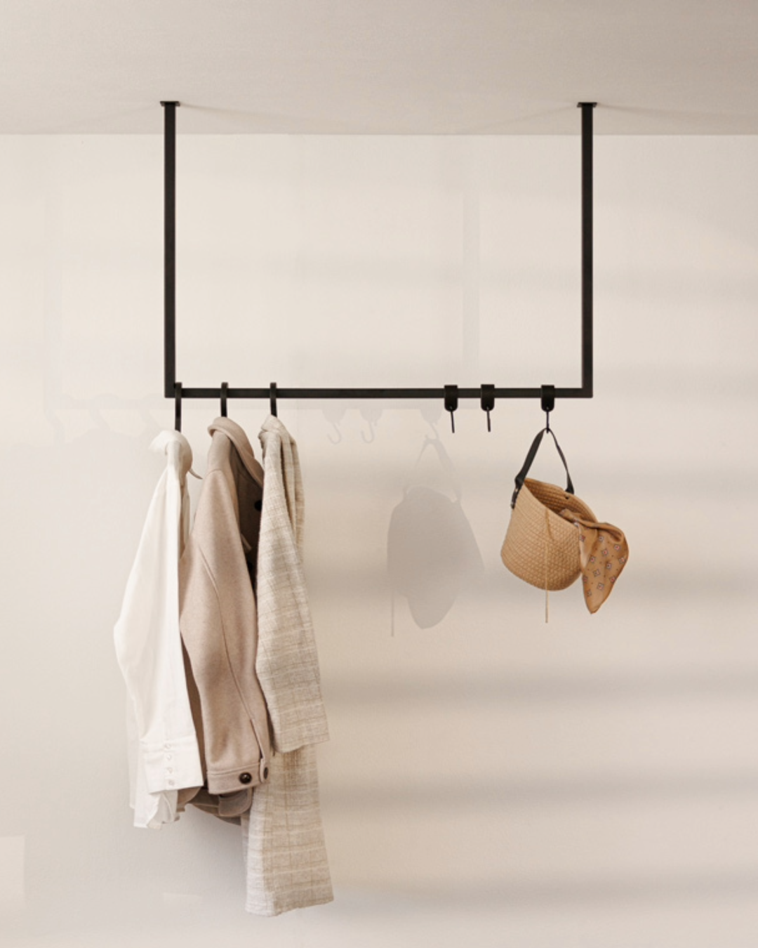 Bundle Flur Set mit Decken-Kleiderstange, Kleiderbügeln und S-Haken